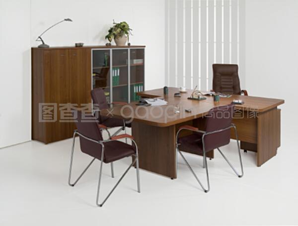 优化办公空间 如何选择合适的办公室家具
